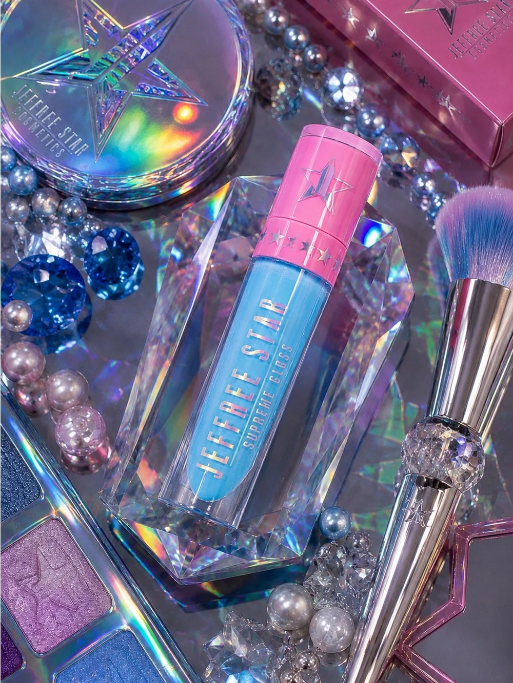 Jeffree Star turn heads